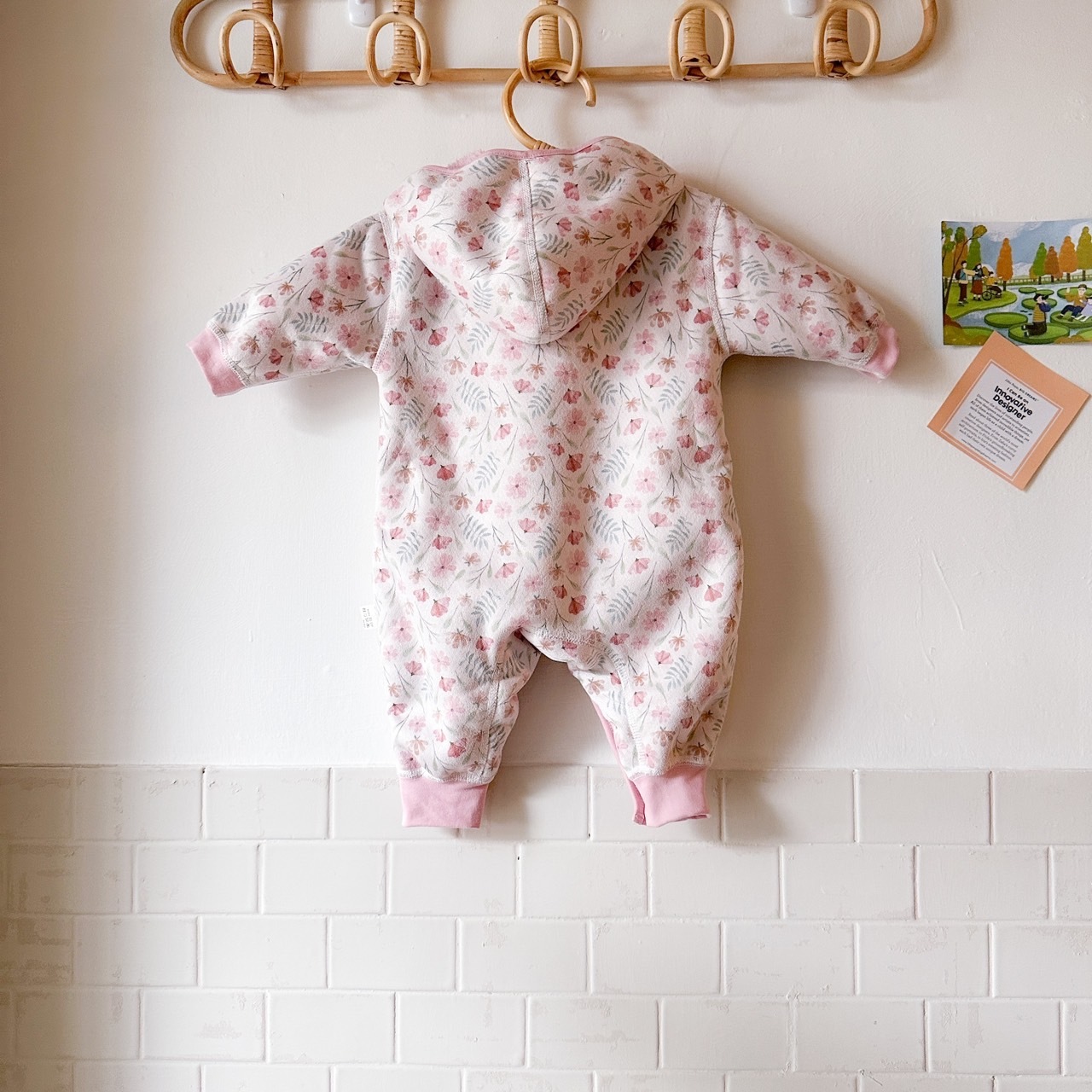 粉色碎花 連帽加絨連身衣