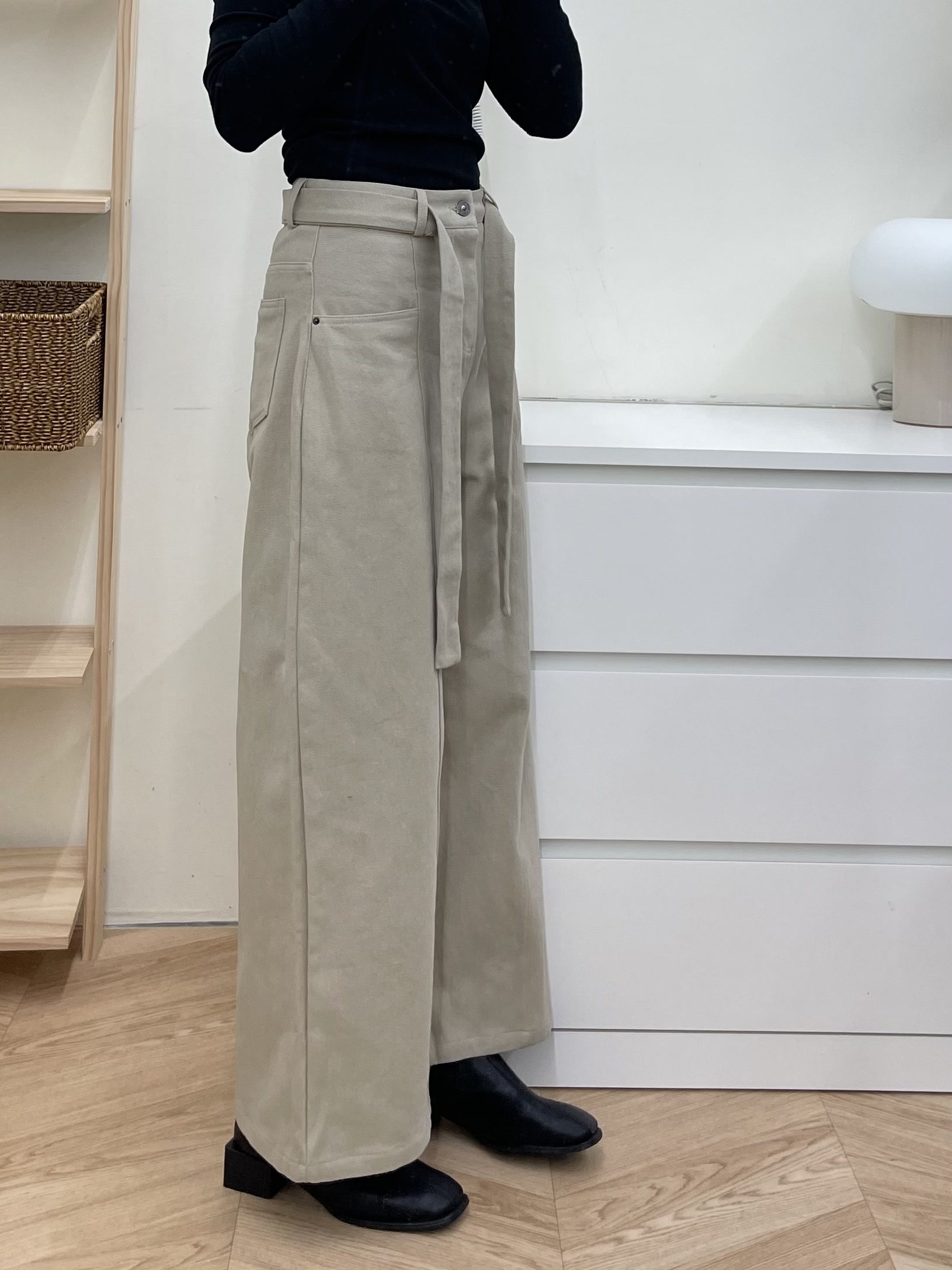 前中線挺版牛仔褲附綁帶(現貨M,L)