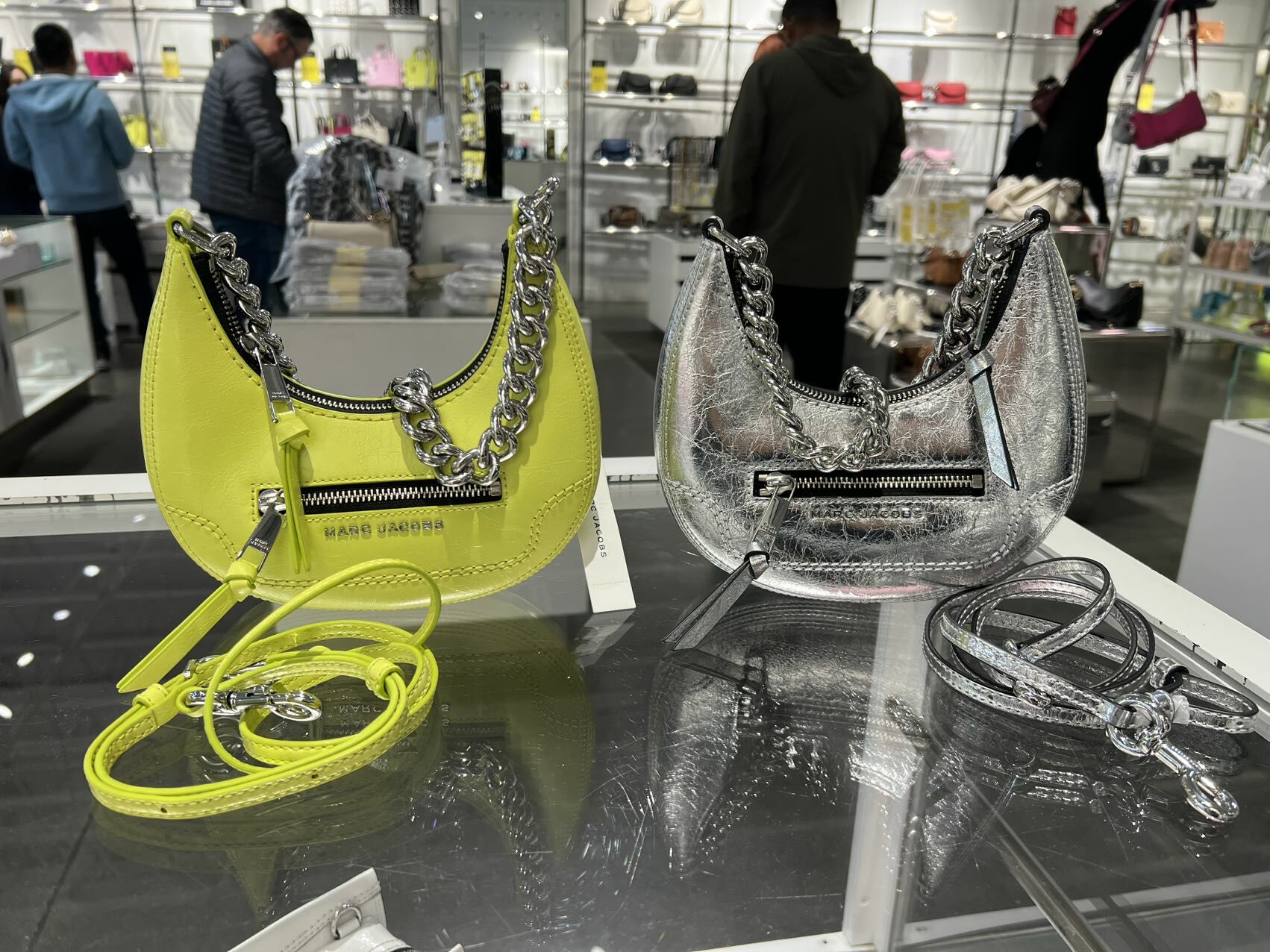 【預購】MARC JACOBS G122415 半月包