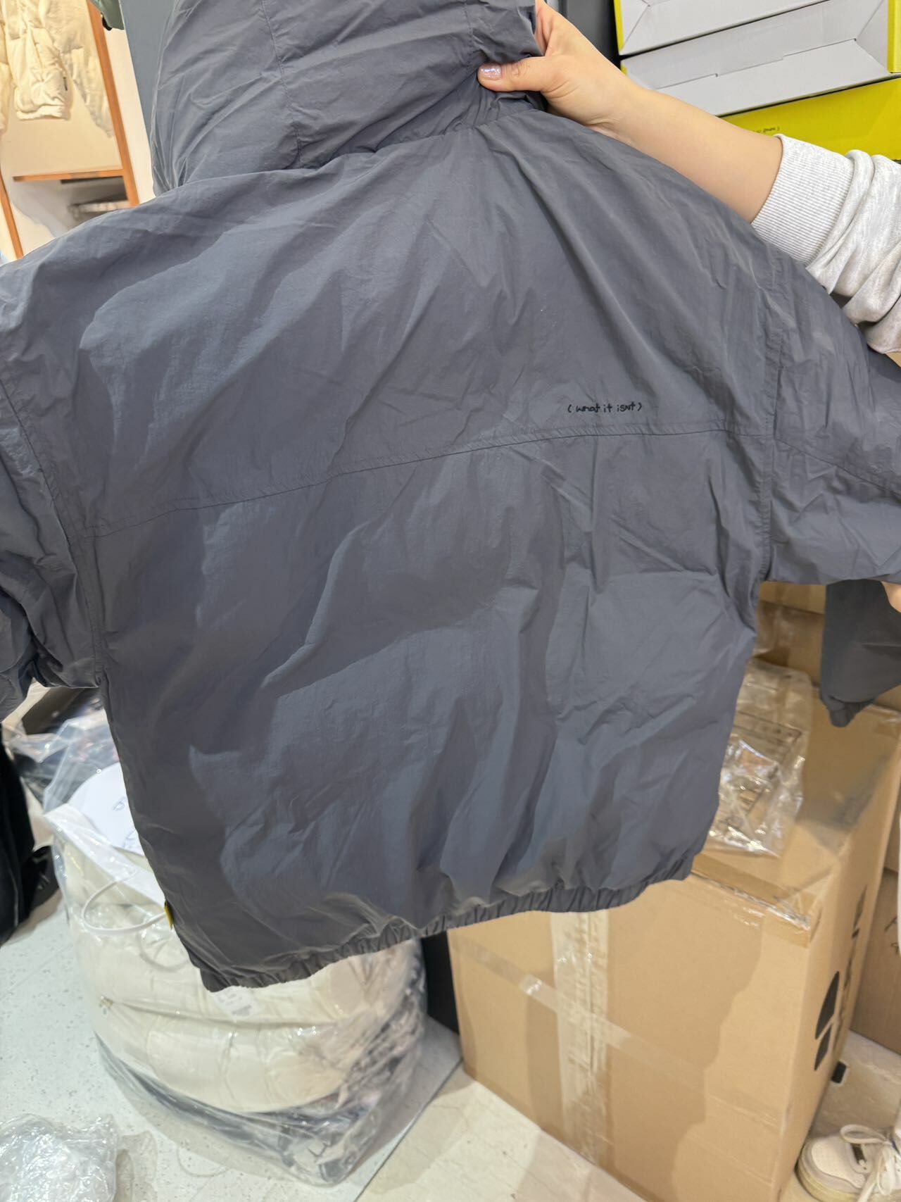 【現貨】小飛人 G122433 羽絨有帽外套（灰黑色）