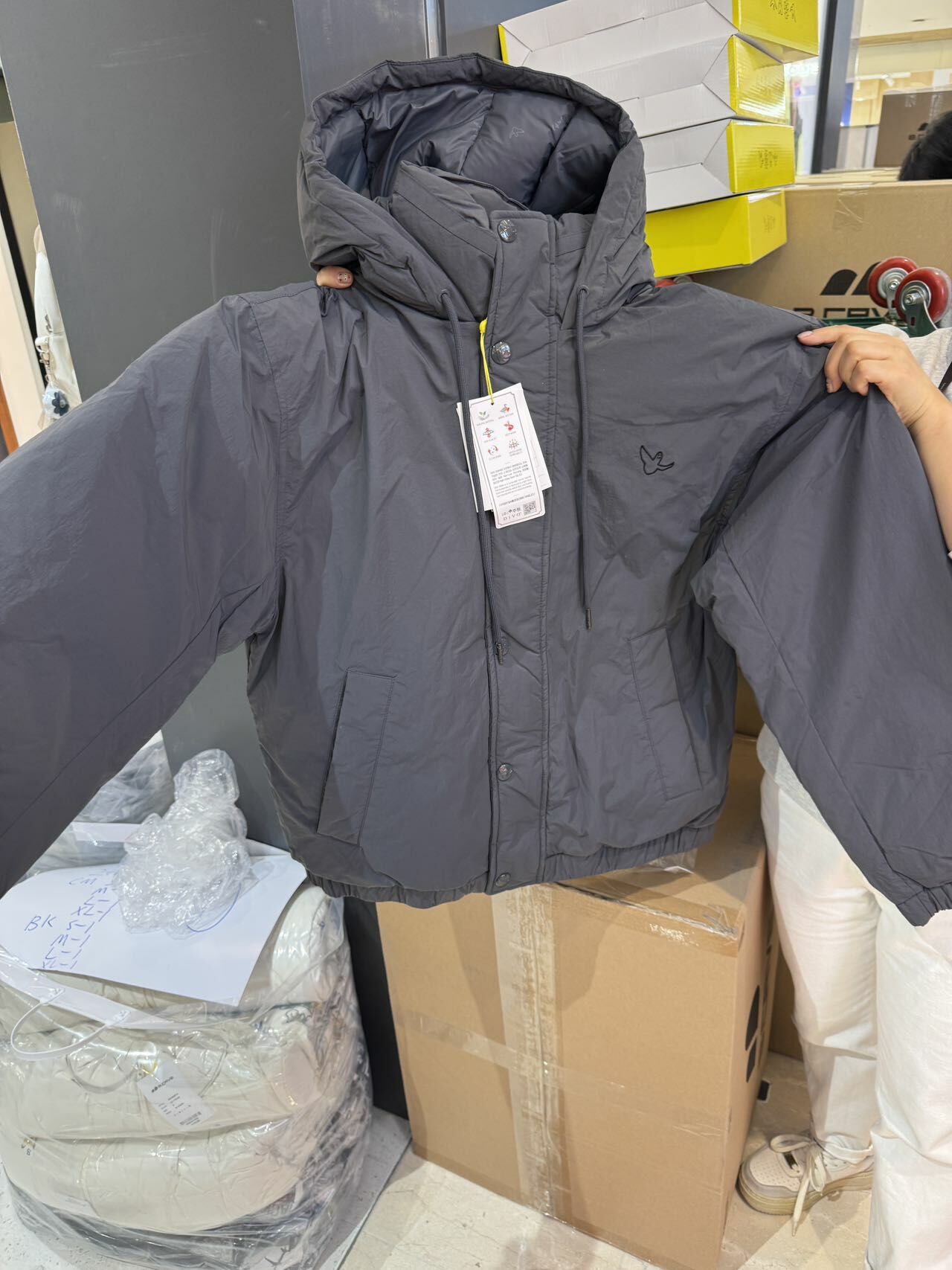 【現貨】小飛人 G122433 羽絨有帽外套（灰黑色）