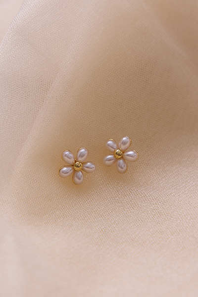 唯美柔光小花。銀針耳環