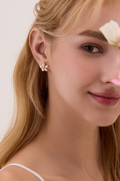 唯美柔光小花。銀針耳環