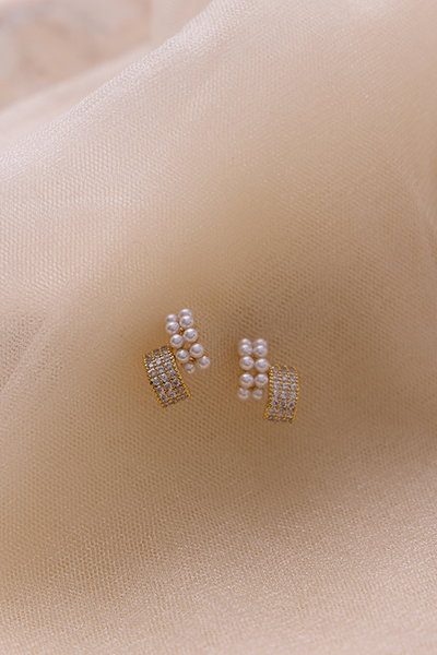 鋯石珍珠排列。銀針耳環