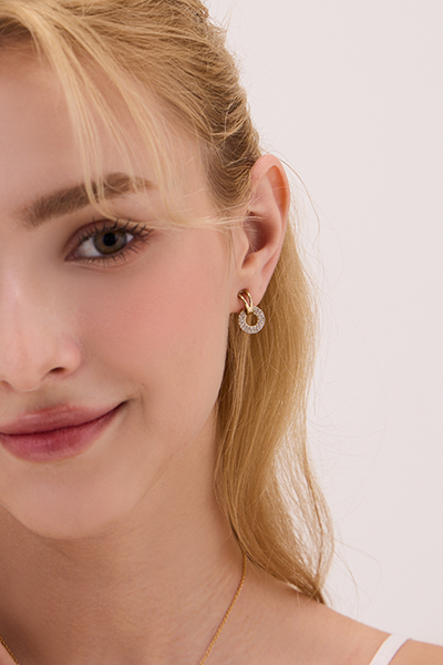 輕奢鋯石吊墜。銀針耳環