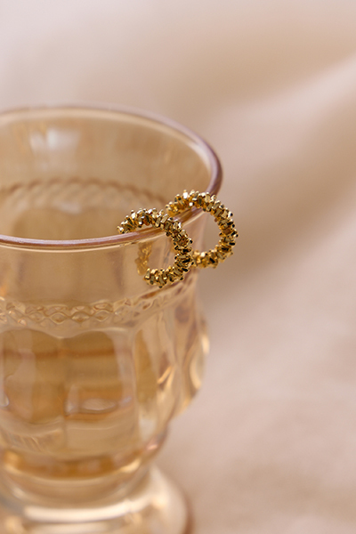 不規則碎片C形。銀針耳環