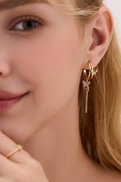 蝴蝶鋯石垂墜流蘇。銀針耳環