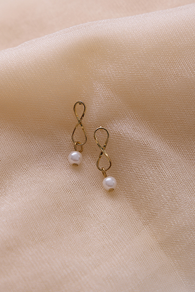 雙圈掛墜珍珠。銀針耳環