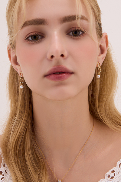 雙圈掛墜珍珠。銀針耳環