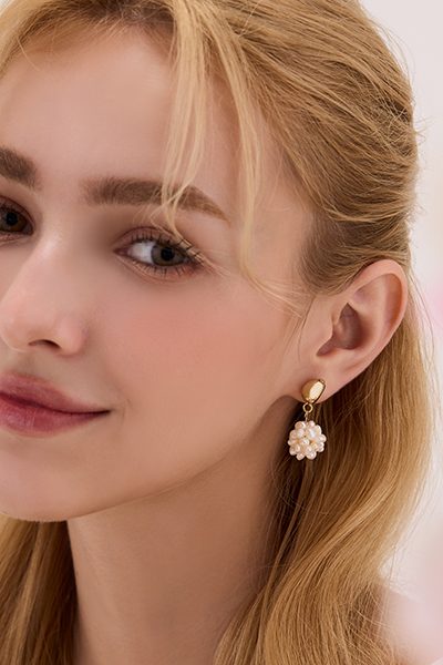 編織吊墜珍珠球。銀針耳環