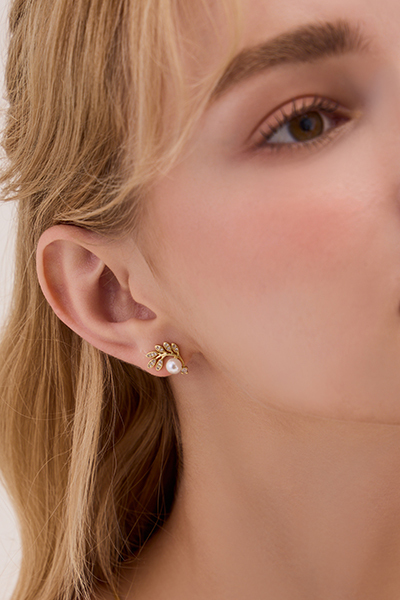 鋯石綴珠葉片。銀針耳環