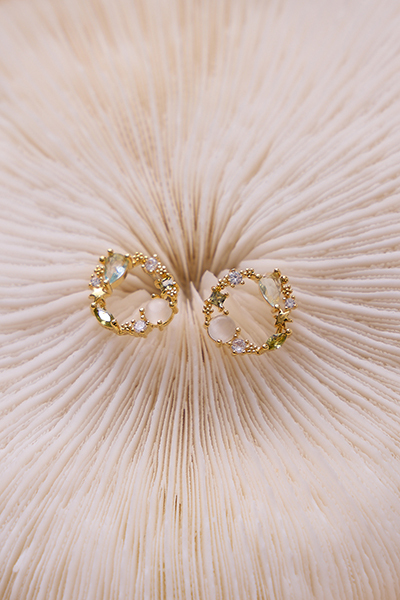 森系花環貓眼石。銀針耳環