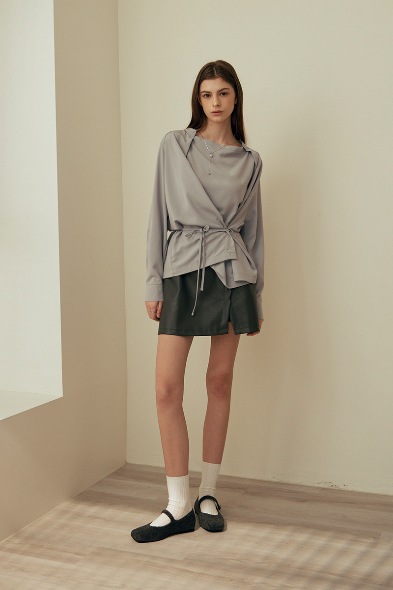 側釦造型綁帶雪紡上衣