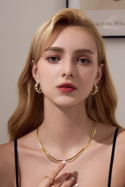 輕奢貝殼水晶珍珠。針式耳環