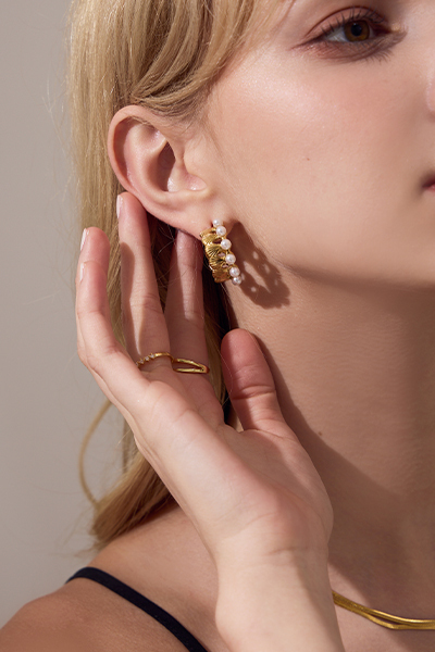 輕奢貝殼水晶珍珠。針式耳環