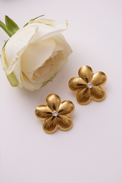 拉絲點鑽花。針式耳環