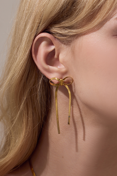 蝴蝶結流蘇。針式耳環