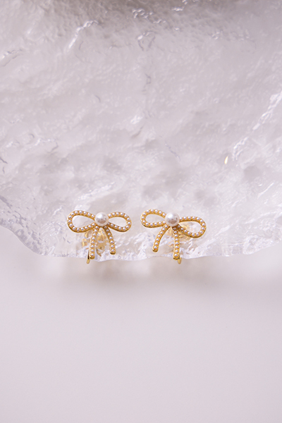 法式蝴蝶珍珠。夾式耳環