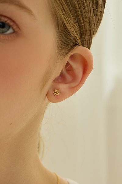 迷你立體五角星。銀針耳環