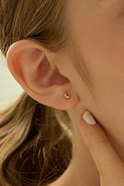 迷你鑽面半月。銀針耳環