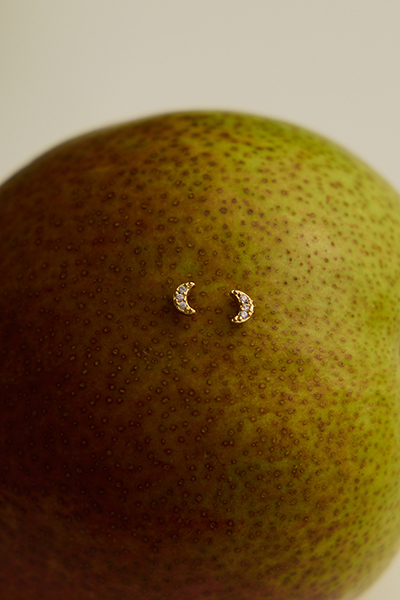 迷你鑽面半月。銀針耳環