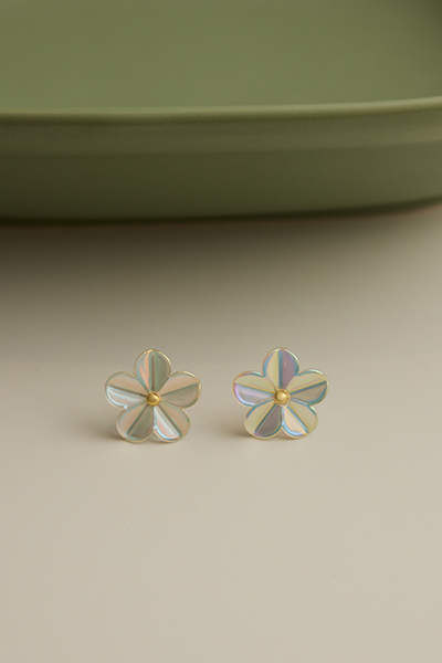 清新彩光小花。銀針耳環