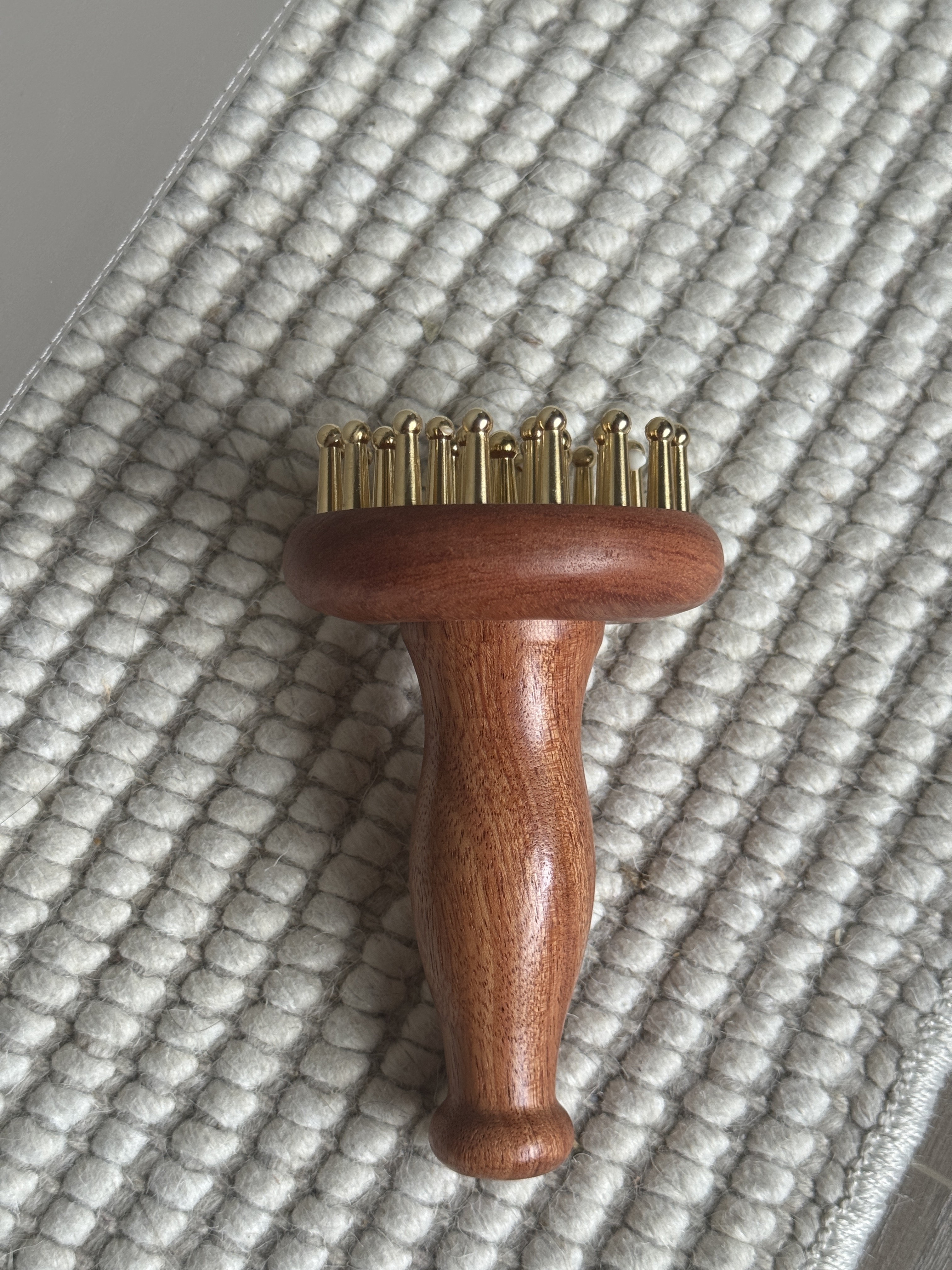 Rennel Beauty 導入梳按摩神器