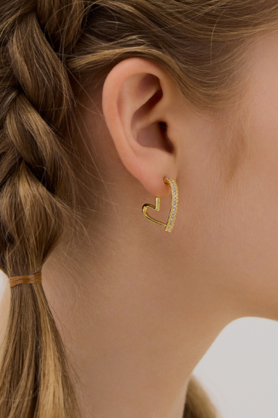 時尚愛心鋯石。銀針耳環