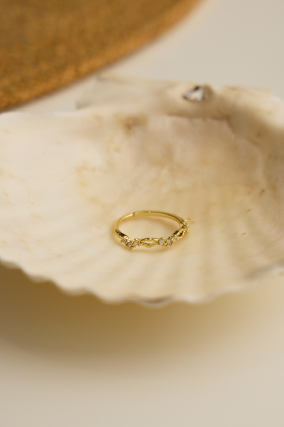 華麗鏤空鋯石戒指