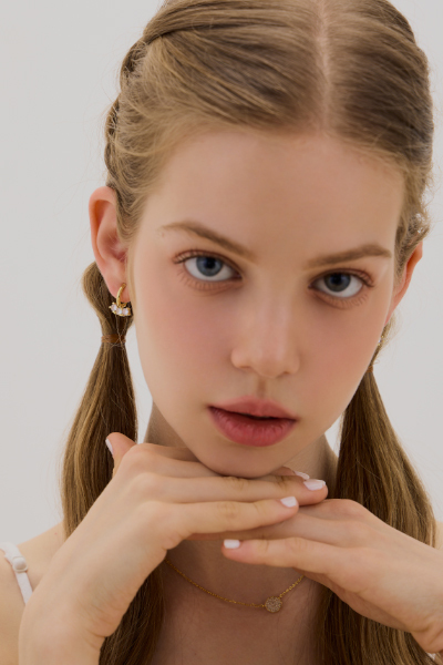 輕奢環排鋯石。夾式耳環