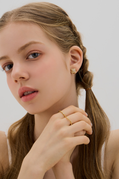 輕奢繾綣鋯石。銀針耳環