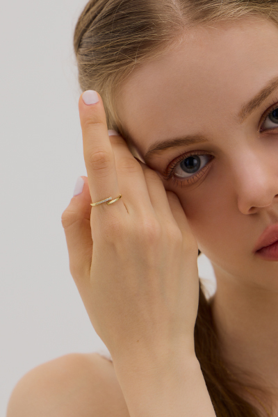 交錯感鋯石戒指