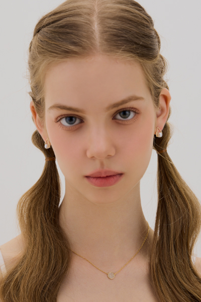 幾何柔美珍珠。銀針耳環