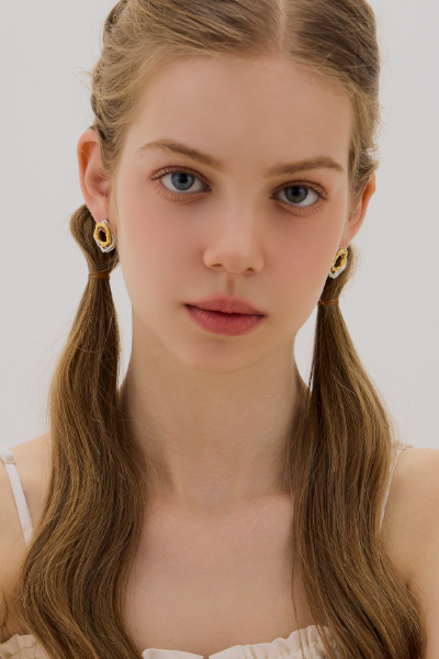 簡約雙層不規則撞色。銀針耳環