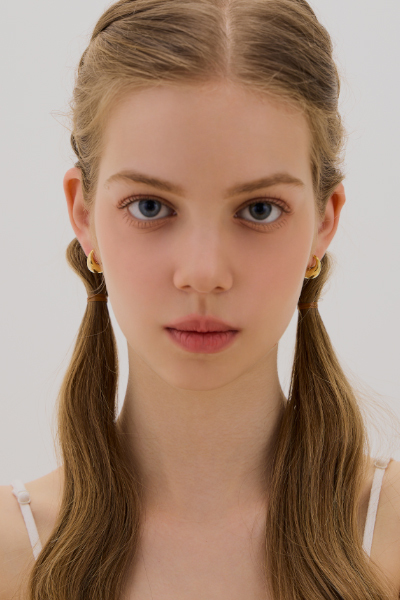 經典水滴C型。銀針耳環(金)