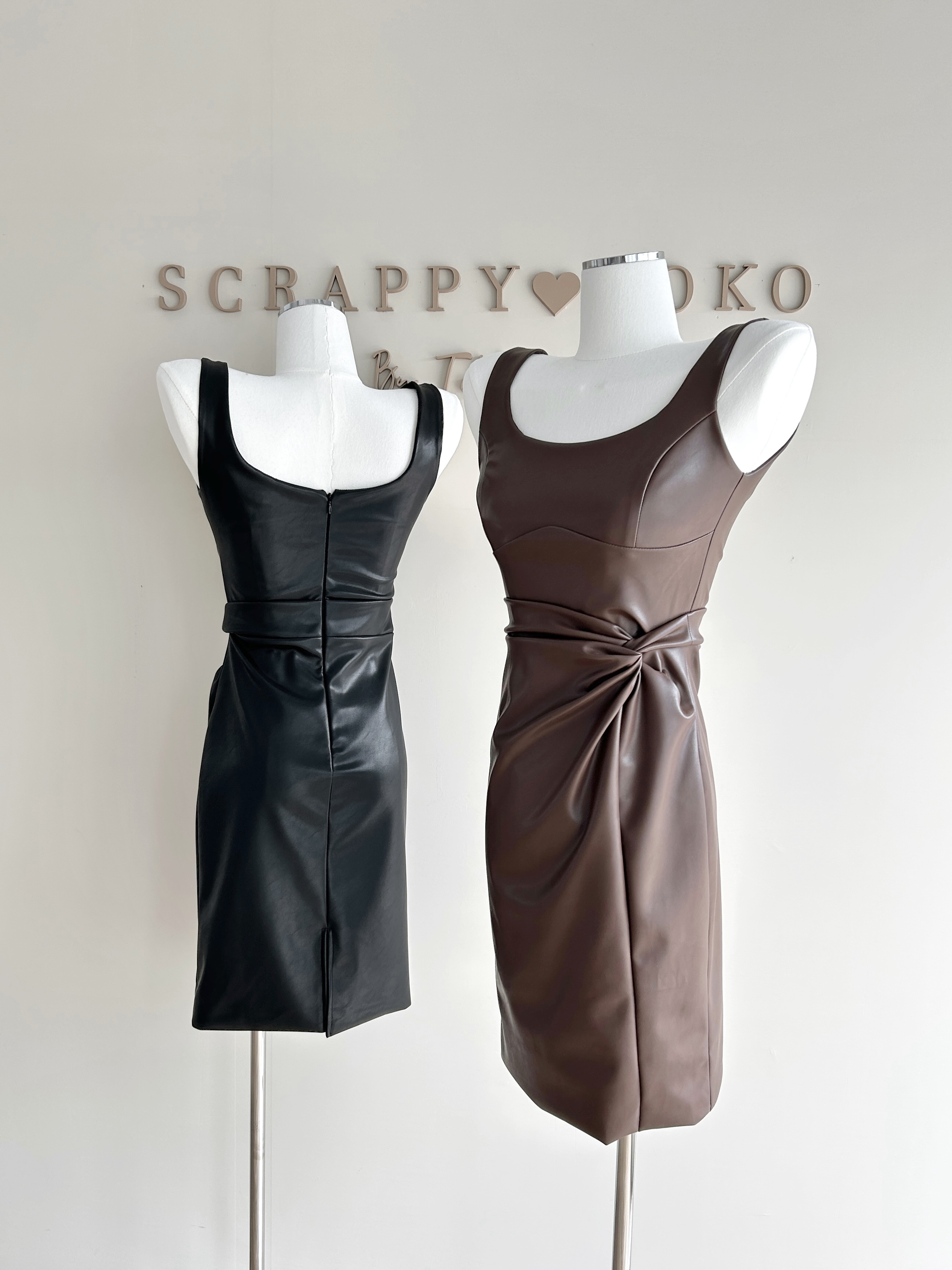 Attractive 魅力十足 修身扭結皮革洋裝