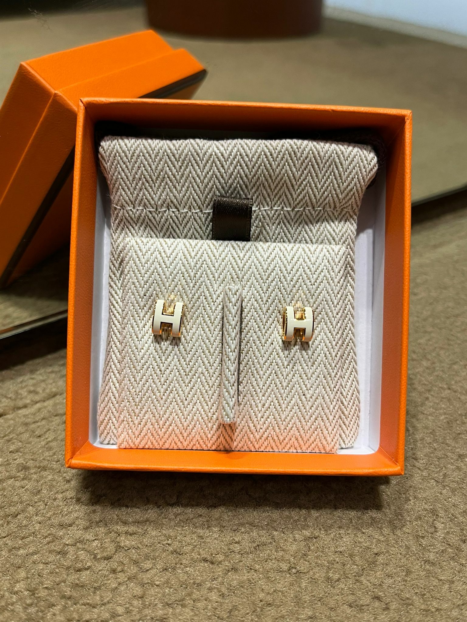 Mini pop H earrings 01 blanc CC