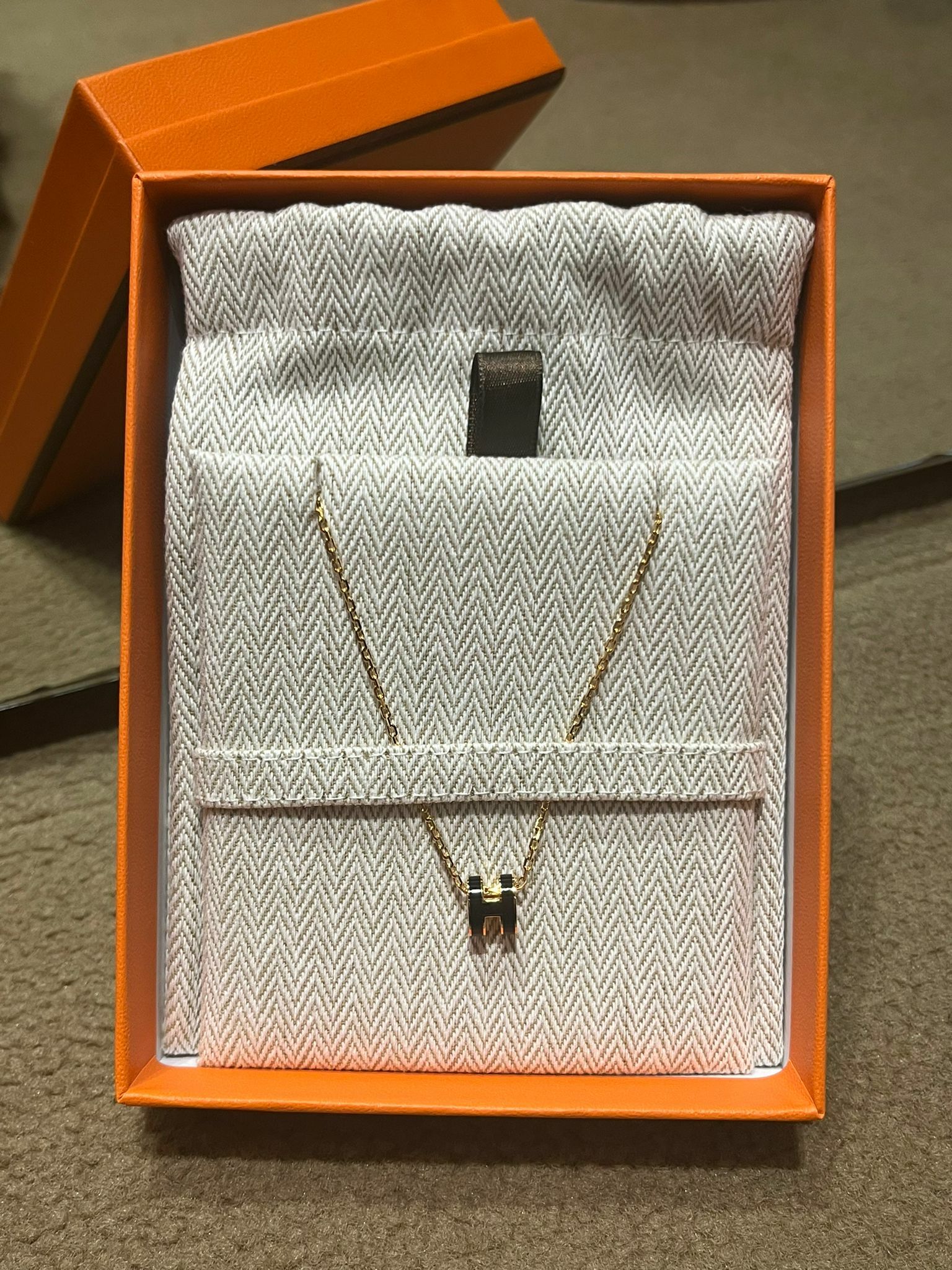 Mini pop H necklace 89 noir CC