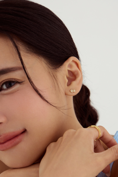 冰鑽雪花。銀針耳環