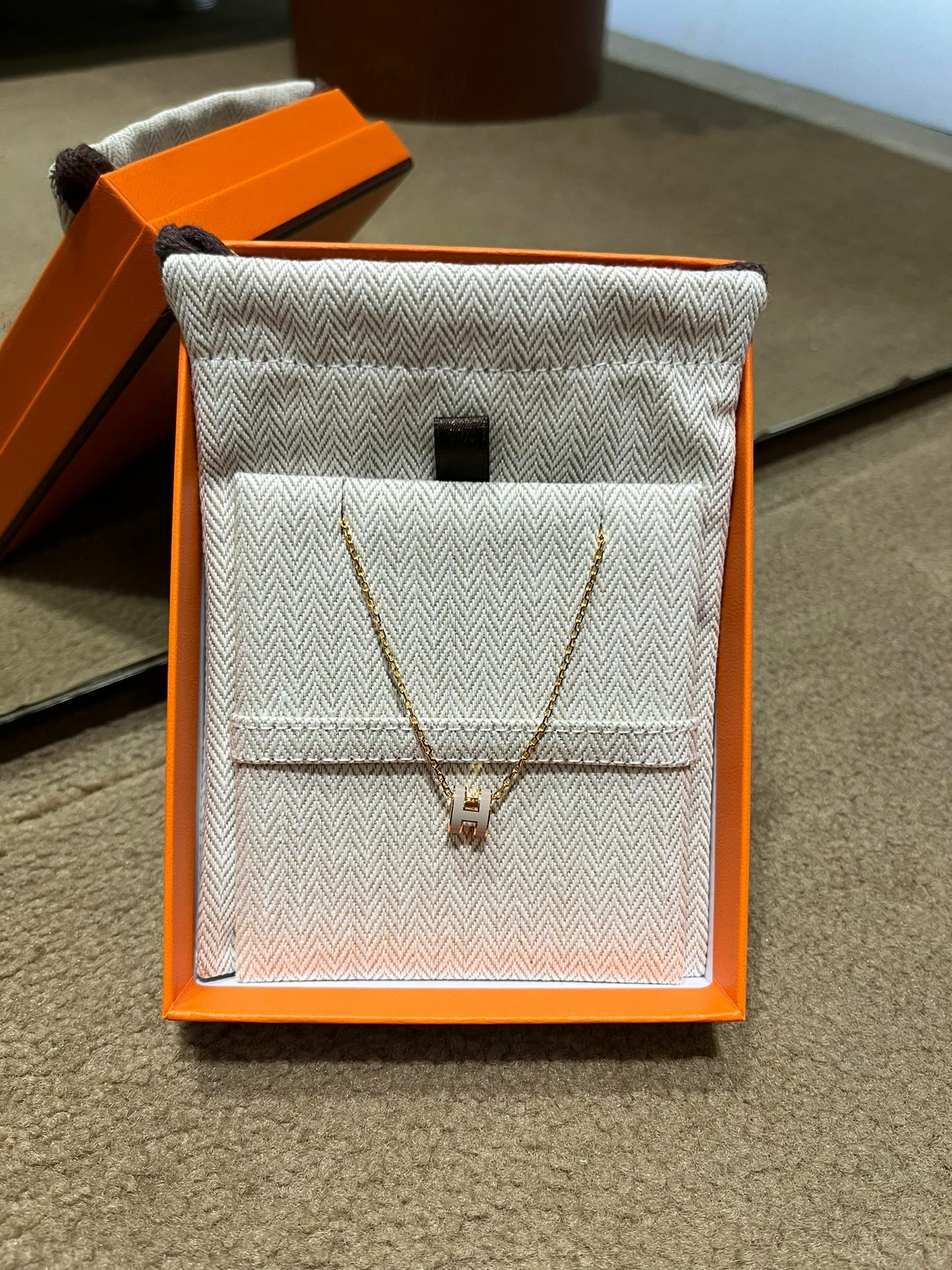 Mini pop H necklace 55 marron glace CC