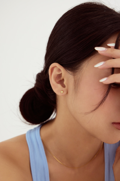 迷你亮鑽愛心。銀針耳環