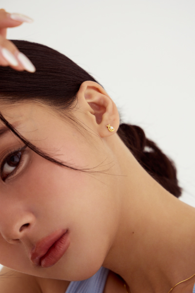 迷你交叉珠光。銀針耳環