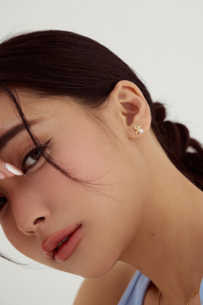 珠光紛影鋯石。銀針耳環