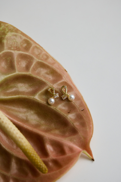 幾何交錯珠光。銀針耳環