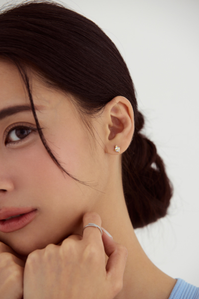 造型星球環石。銀針耳環