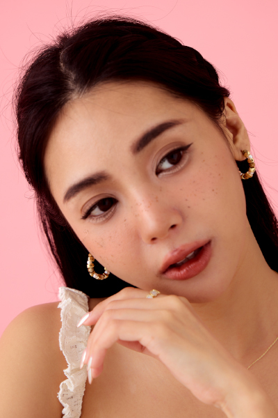 森系天然石串珠C型。銀針耳環