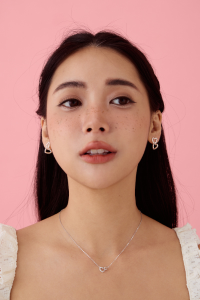 心型簍空鎖鏈。銀針耳環(銀)