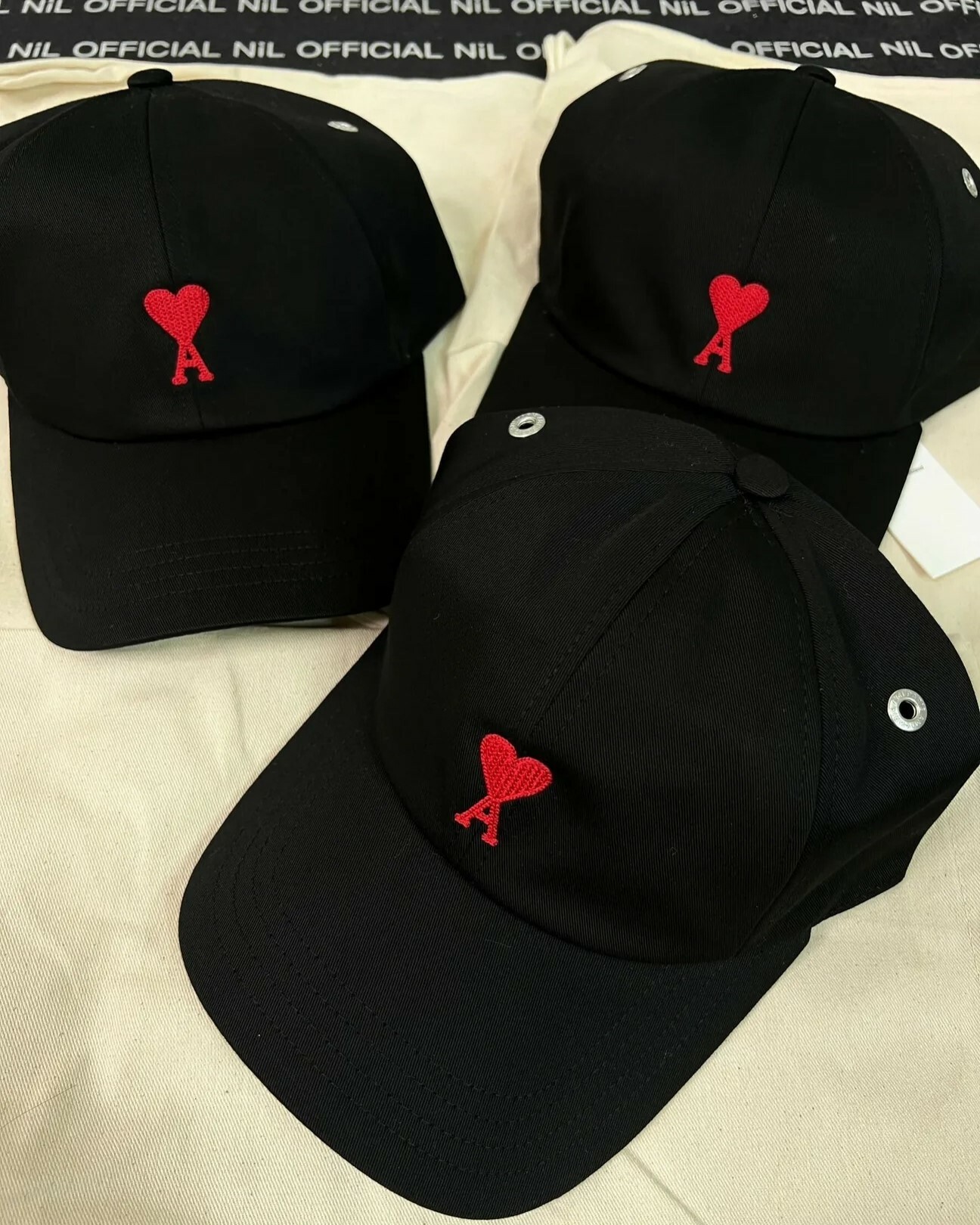 Ami Paris 經典款 愛心刺繡 黑色老帽