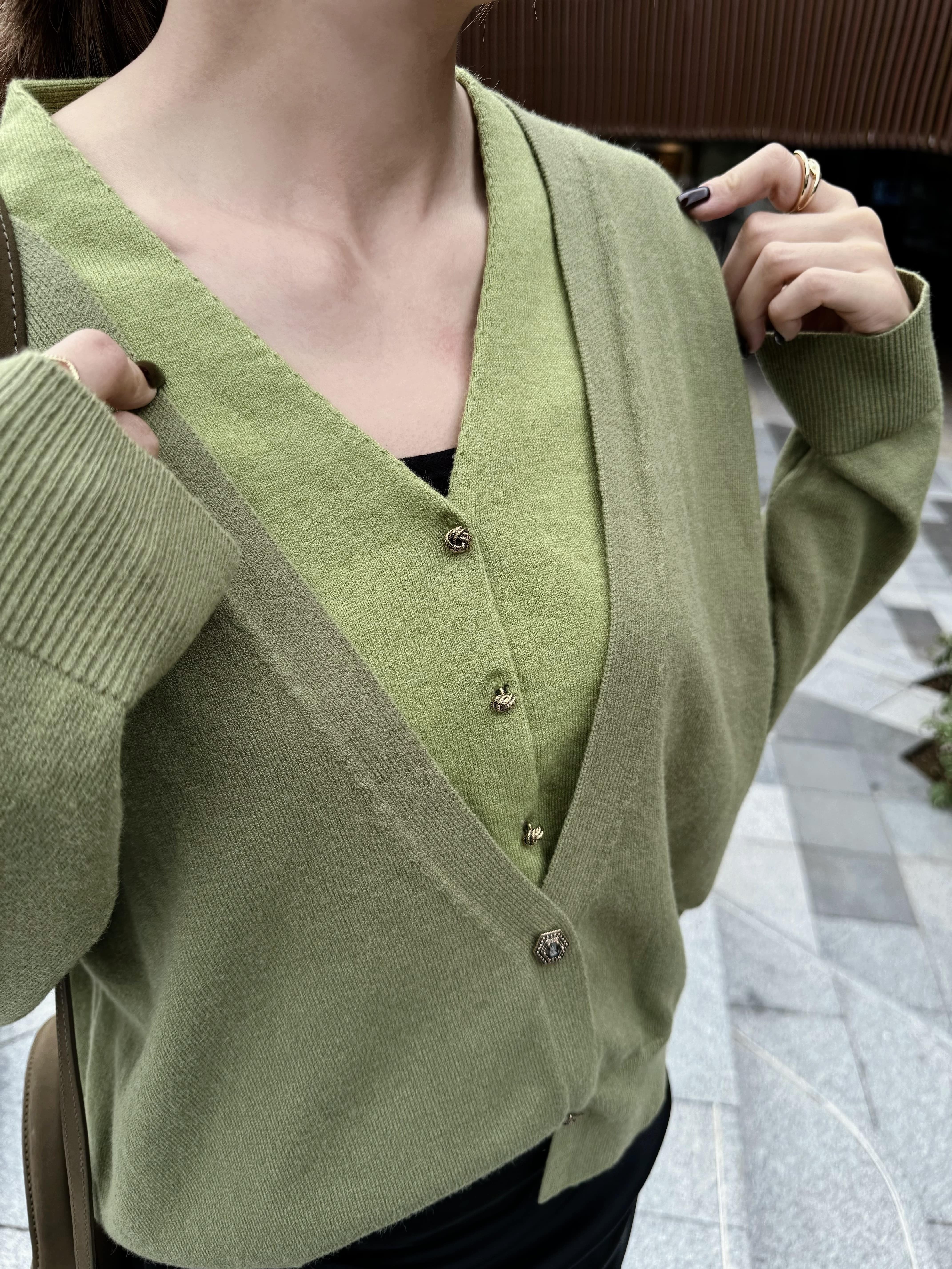 Contrasting Layering Knit Cardigan_KN2412L26