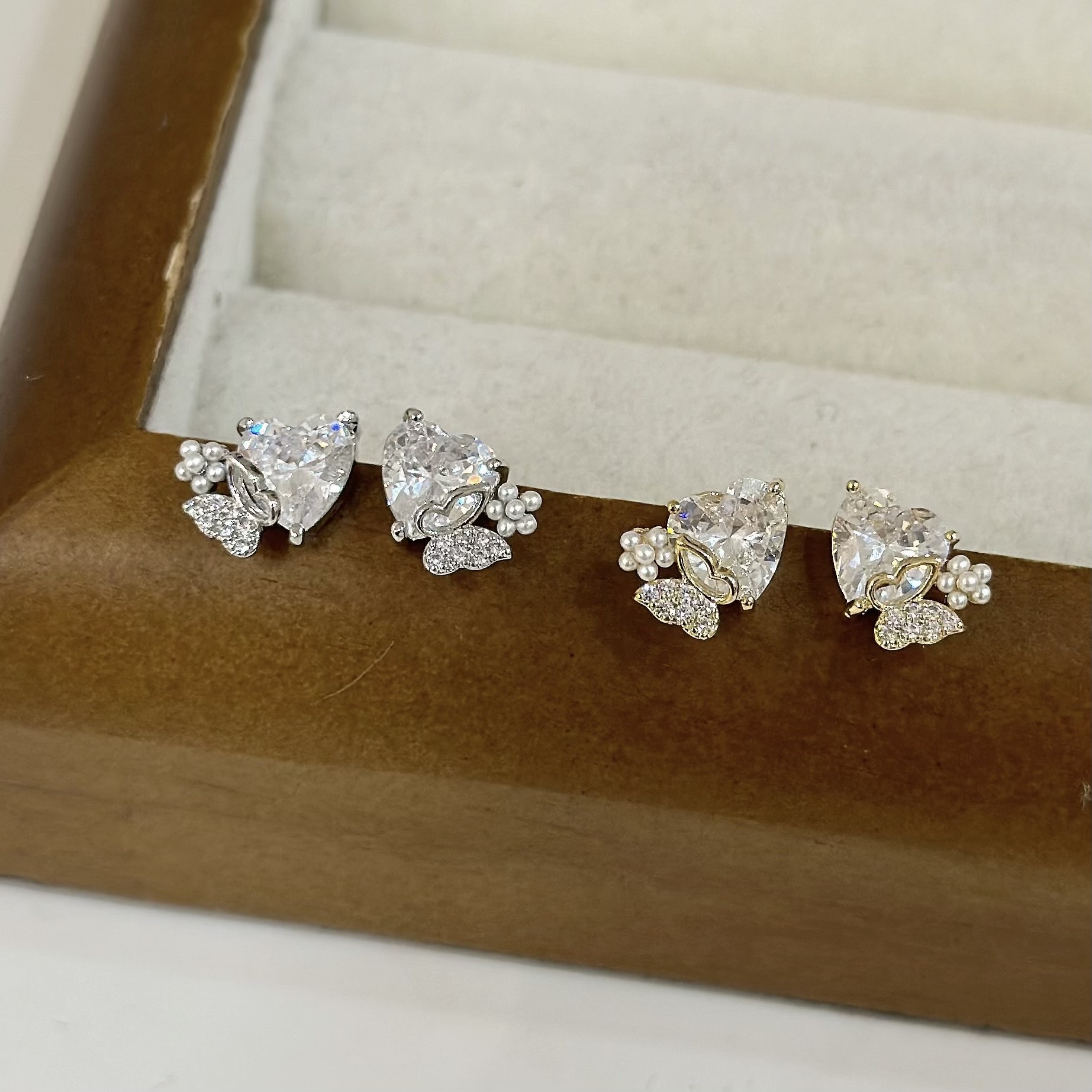 512蝴蝶愛心排鑽珍珠小花耳針